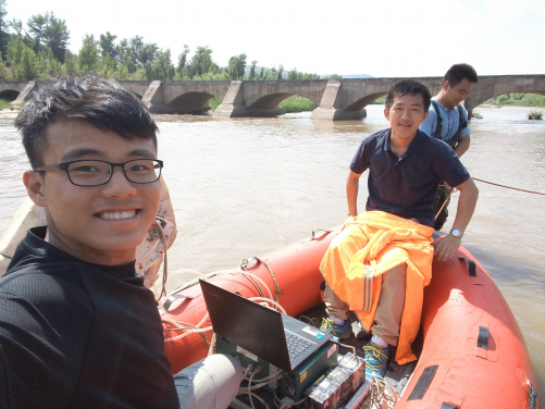 Dr Lishan Ran (right) conducts field measurement of stream CO2 emissions on the Chinese Loess Plateau. (Photo credit: Lishan Ran)